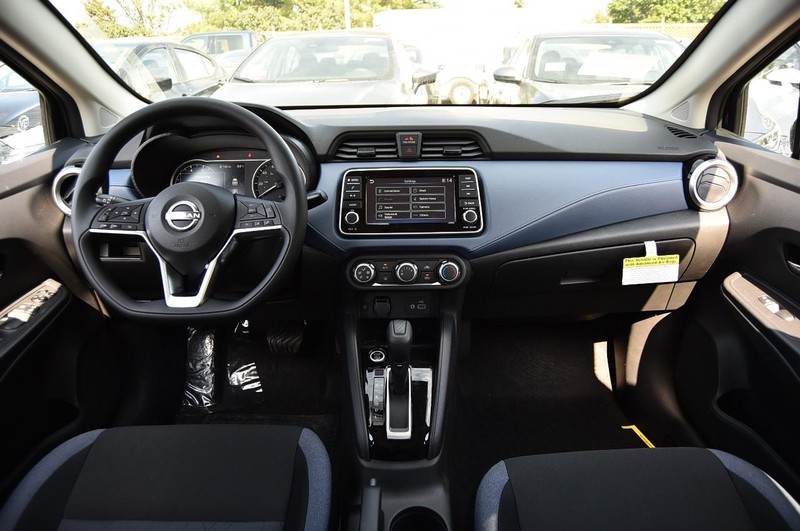 Nissan Versa Vehicle Image 08