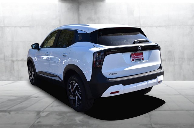 Nissan Kicks Vehicle Image 07