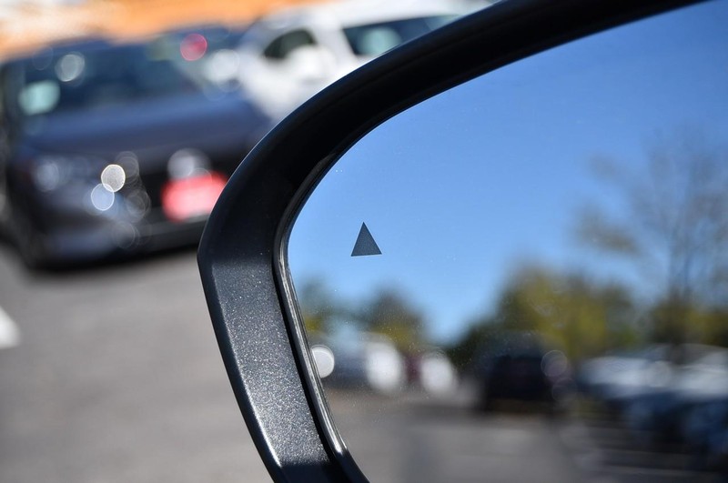 Nissan Kicks Vehicle Full-screen Gallery Image 10