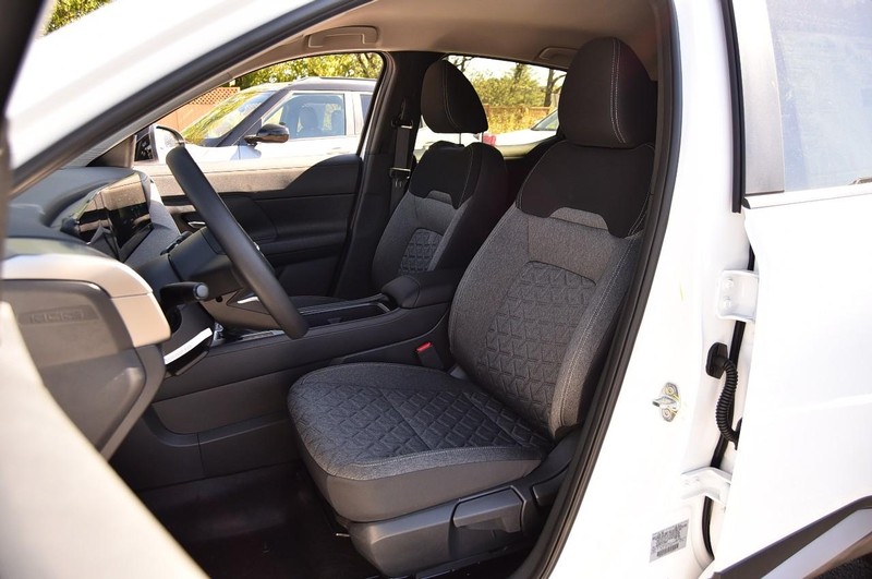 Nissan Kicks Vehicle Full-screen Gallery Image 21