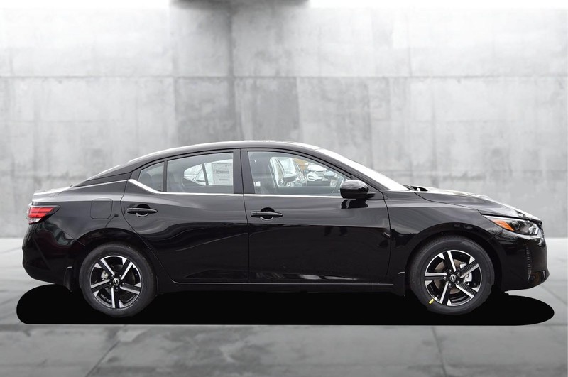 Nissan Sentra Vehicle Image 05