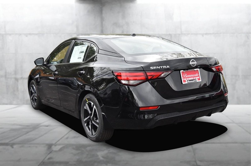 Nissan Sentra Vehicle Image 07