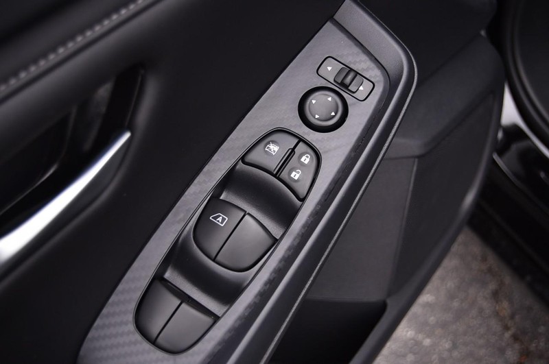 Nissan Sentra Vehicle Image 09