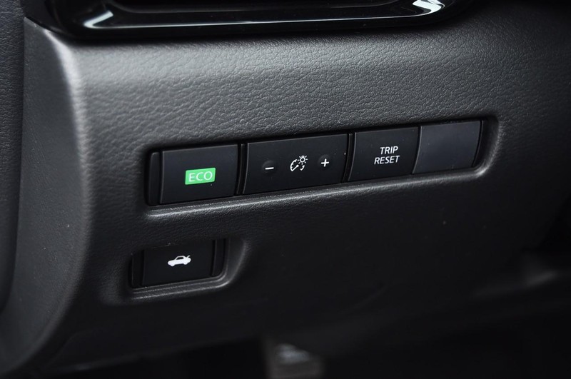 Nissan Sentra Vehicle Image 11