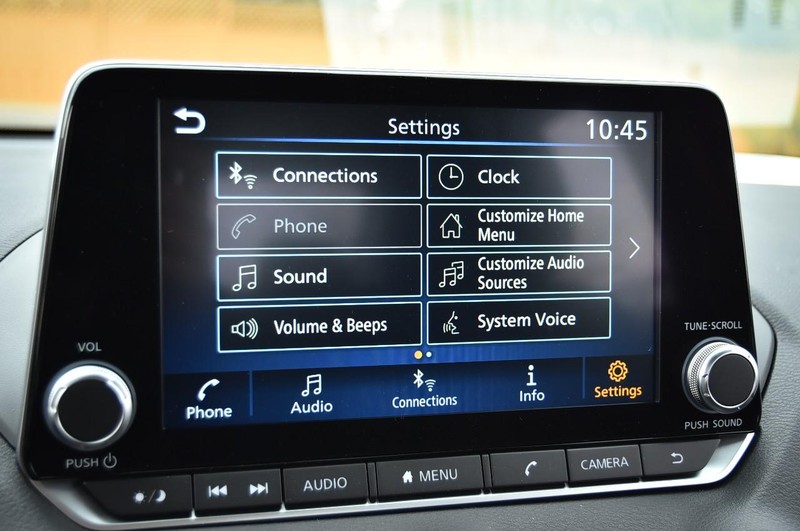 Nissan Sentra Vehicle Image 14