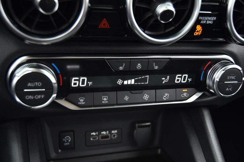 Nissan Sentra Vehicle Image 15