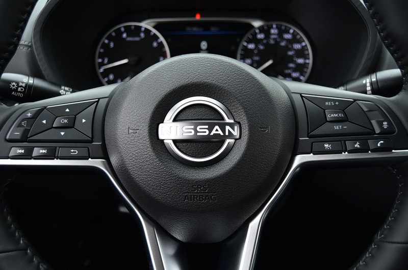 Nissan Sentra Vehicle Image 18