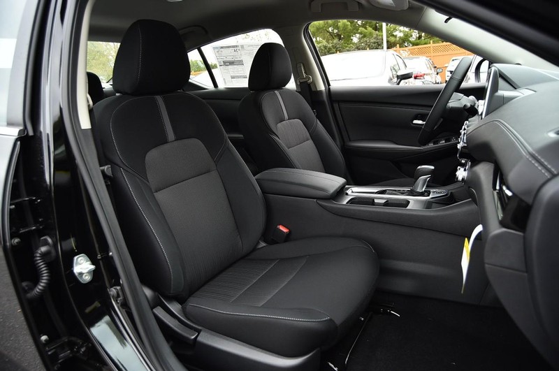 Nissan Sentra Vehicle Image 20