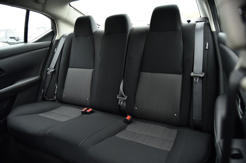 Nissan Sentra Vehicle Image 21