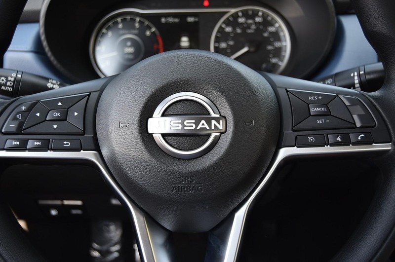 Nissan Versa Vehicle Full-screen Gallery Image 17