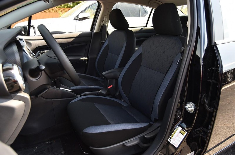 Nissan Versa Vehicle Full-screen Gallery Image 18