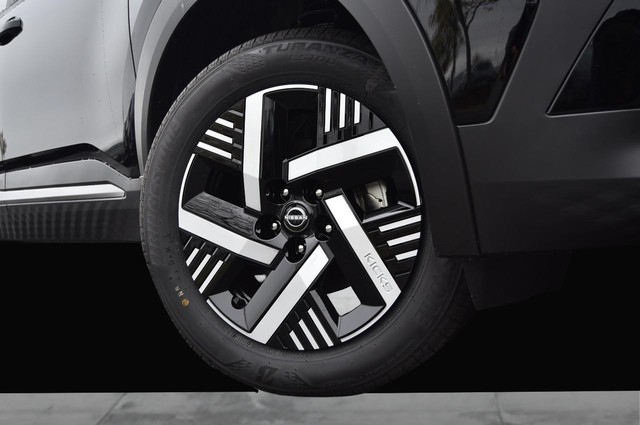 Nissan Kicks Vehicle Image 03