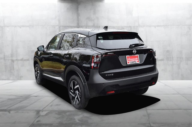 Nissan Kicks Vehicle Image 07