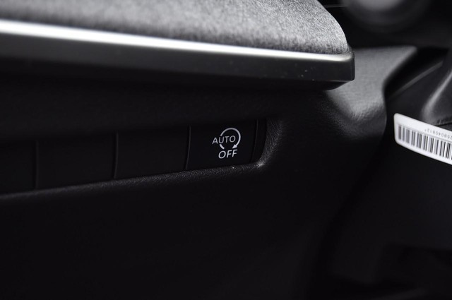 Nissan Kicks Vehicle Image 11