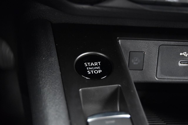 Nissan Kicks Vehicle Image 18