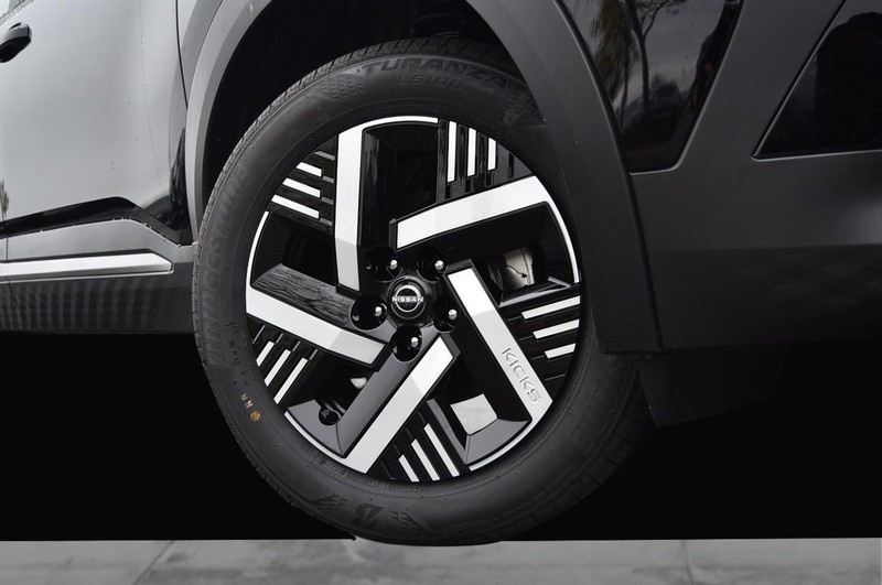 Nissan Kicks Vehicle Full-screen Gallery Image 3