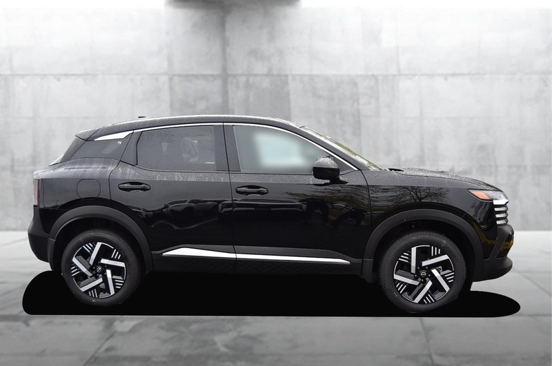 Nissan Kicks Vehicle Full-screen Gallery Image 5