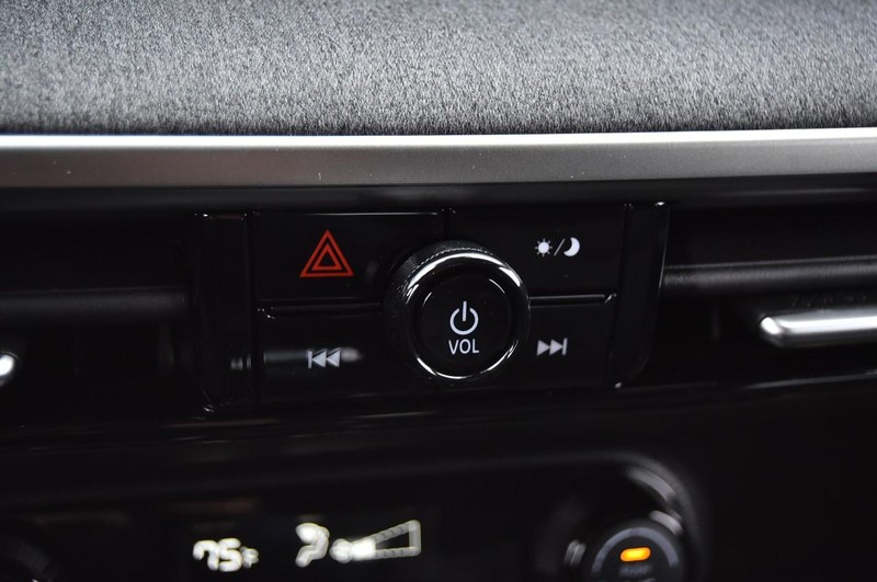 Nissan Kicks Vehicle Full-screen Gallery Image 15