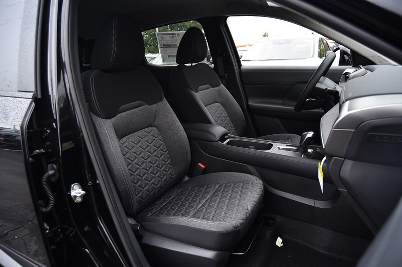 Nissan Kicks Vehicle Full-screen Gallery Image 22