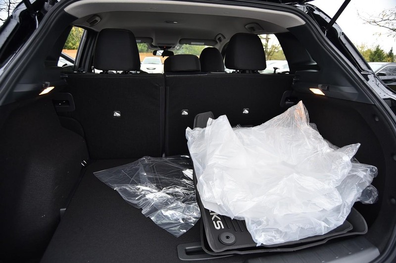 Nissan Kicks Vehicle Full-screen Gallery Image 24