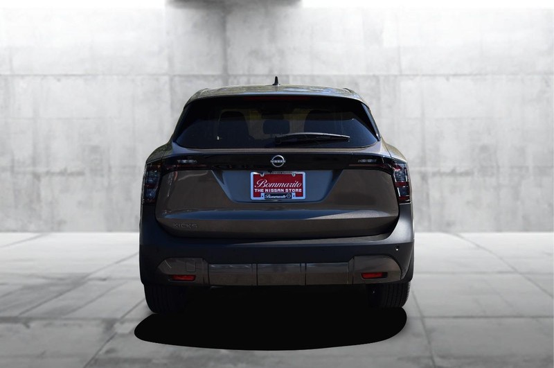 Nissan Kicks Vehicle Full-screen Gallery Image 6