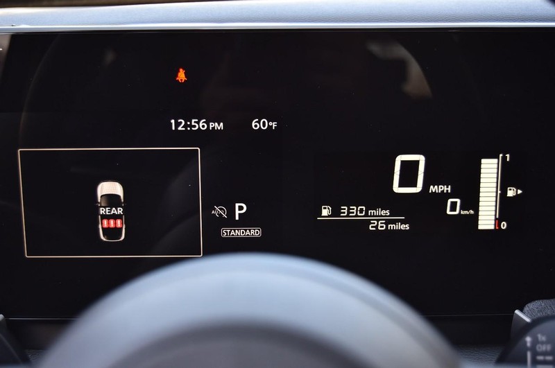 Nissan Kicks Vehicle Full-screen Gallery Image 12