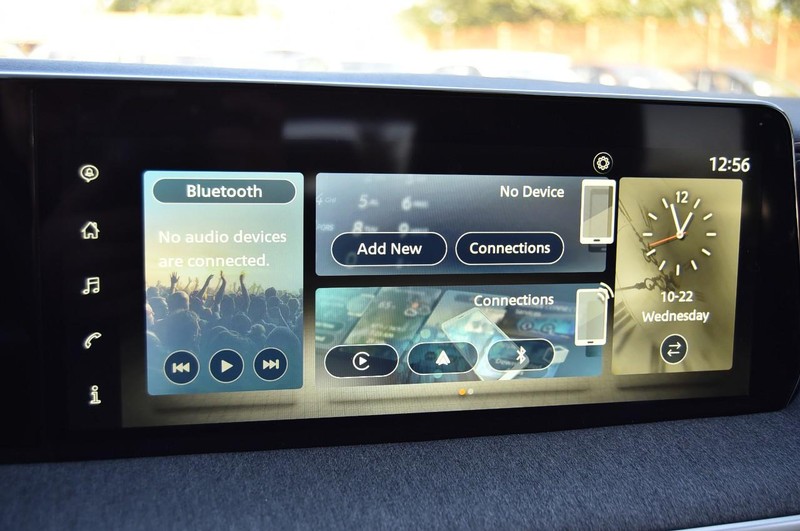 Nissan Kicks Vehicle Full-screen Gallery Image 14