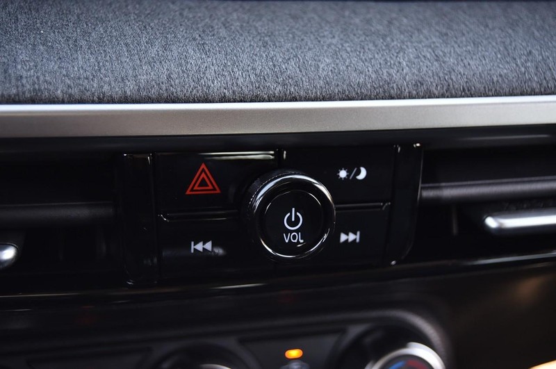 Nissan Kicks Vehicle Full-screen Gallery Image 15