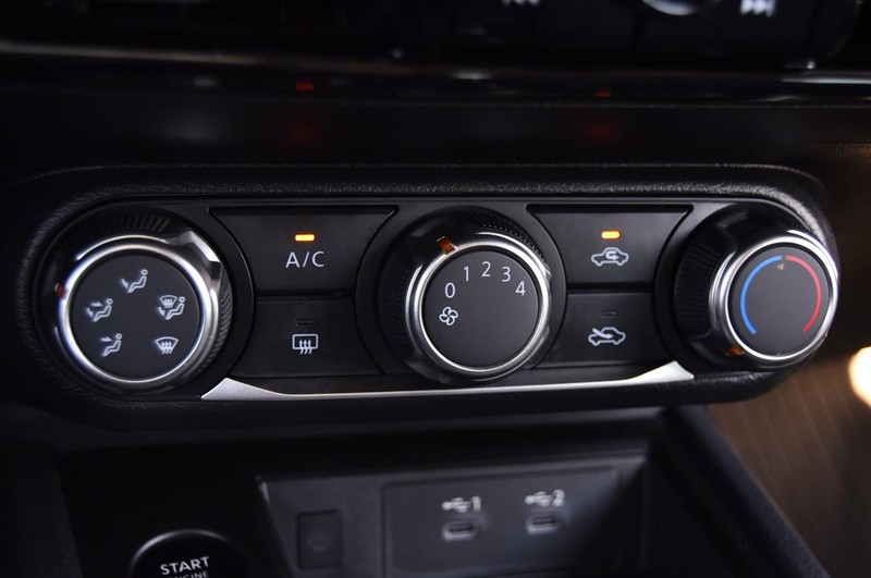 Nissan Kicks Vehicle Full-screen Gallery Image 16