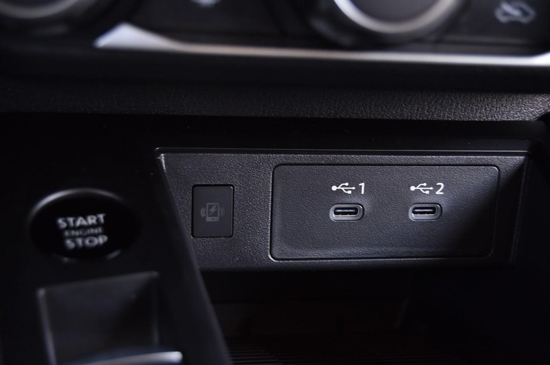 Nissan Kicks Vehicle Full-screen Gallery Image 17