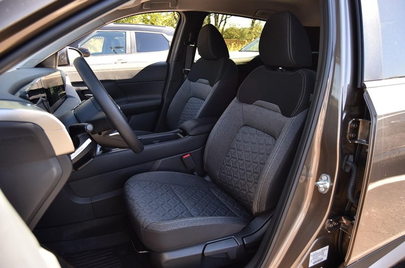 Nissan Kicks Vehicle Full-screen Gallery Image 21