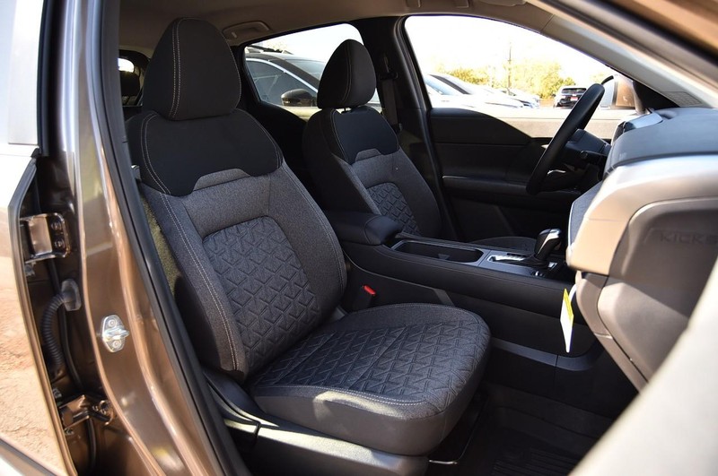 Nissan Kicks Vehicle Full-screen Gallery Image 22