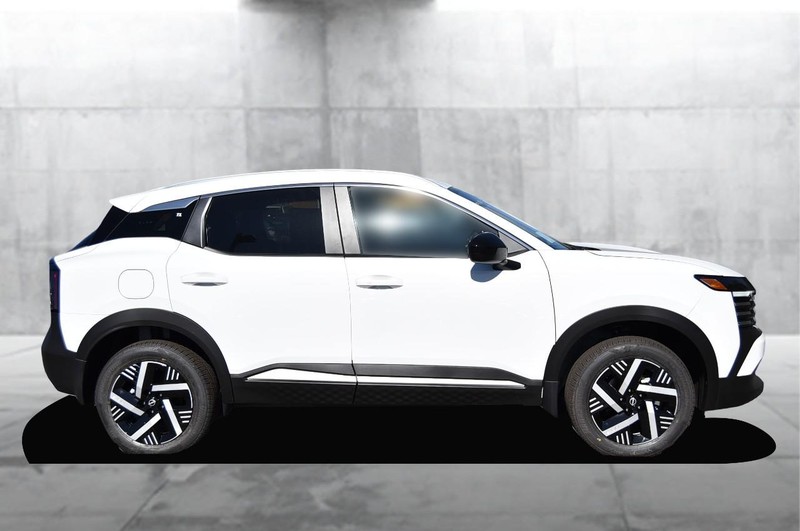 Nissan Kicks Vehicle Image 05