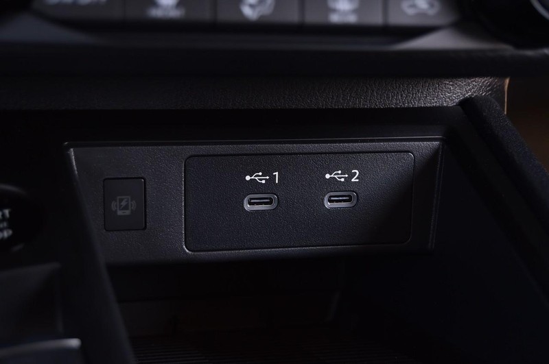 Nissan Kicks Vehicle Full-screen Gallery Image 16