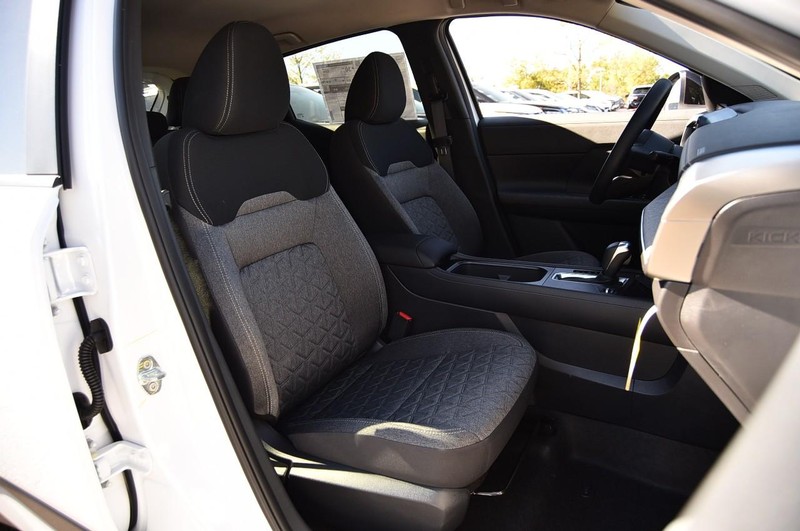 Nissan Kicks Vehicle Full-screen Gallery Image 21