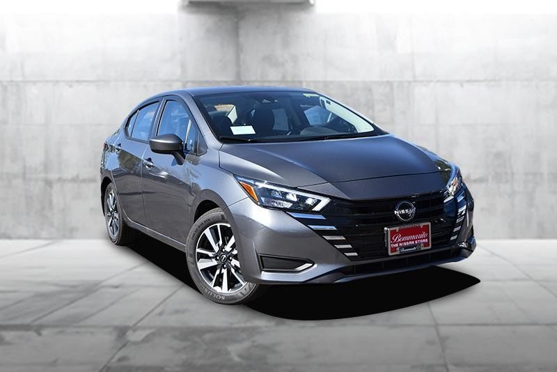 Nissan Versa Vehicle Full-screen Gallery Image 2