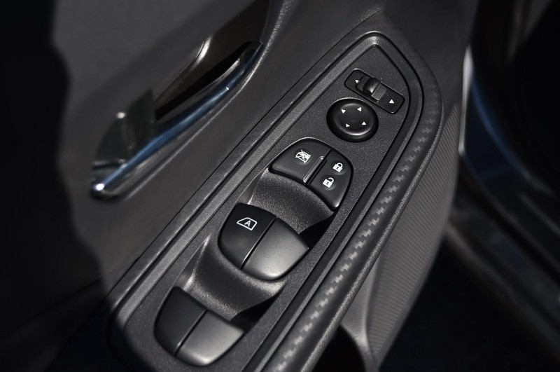 Nissan Versa Vehicle Full-screen Gallery Image 9