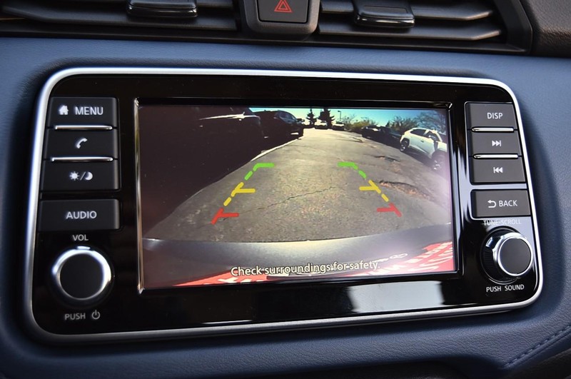 Nissan Versa Vehicle Full-screen Gallery Image 12