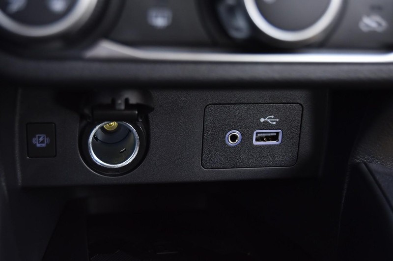 Nissan Versa Vehicle Full-screen Gallery Image 15