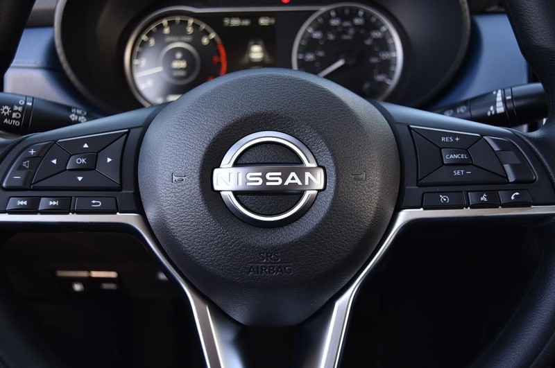 Nissan Versa Vehicle Full-screen Gallery Image 17