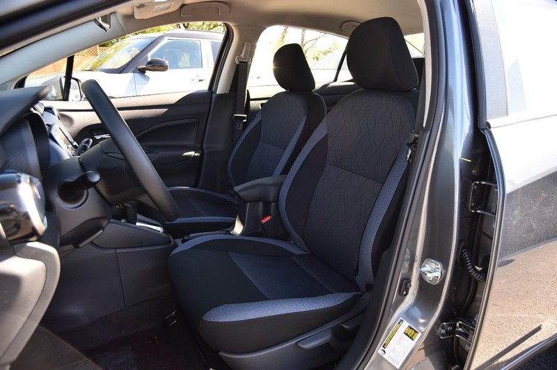 Nissan Versa Vehicle Full-screen Gallery Image 18