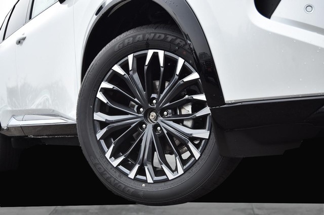 Nissan Rogue Vehicle Image 03