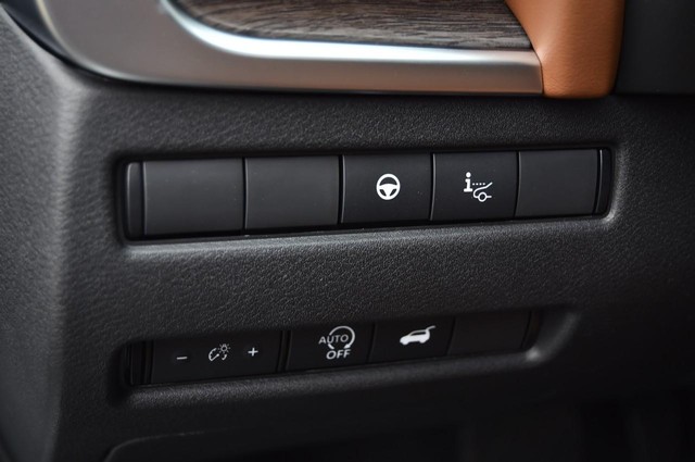 Nissan Rogue Vehicle Image 12