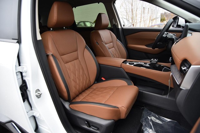 Nissan Rogue Vehicle Image 24