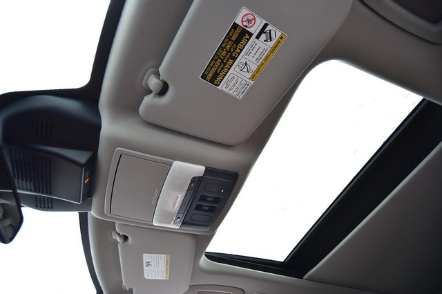 Nissan Rogue Vehicle Image 25