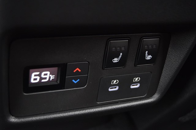 Nissan Rogue Vehicle Image 28