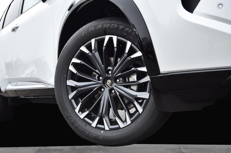 Nissan Rogue Vehicle Image 03