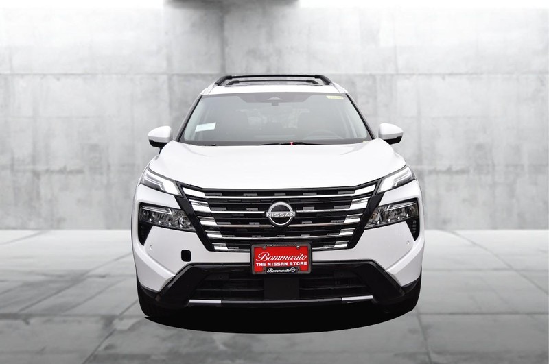 Nissan Rogue Vehicle Image 04