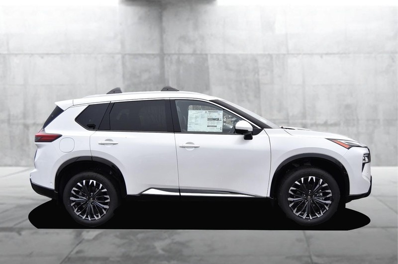 Nissan Rogue Vehicle Image 05