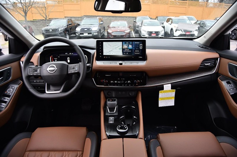 Nissan Rogue Vehicle Image 08